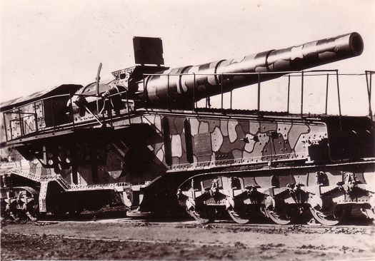 Amiens gun, nicknamed Big Bertha, mounted on a wheeled railway platform at the Canberra Railway Station in Kingston.