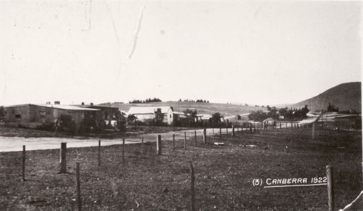 Shows a dirt road fronted by several houses and annotated '(3) Canberra 1922'