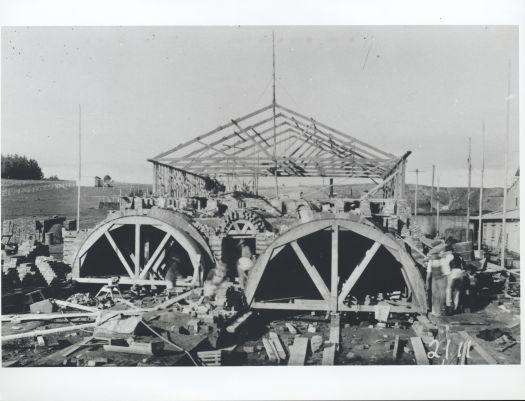 Building a kiln at the brickworks, Westridge