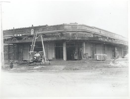 Construction of J.B. Youngs Store at Giles Street, Eastlake (Kingston)