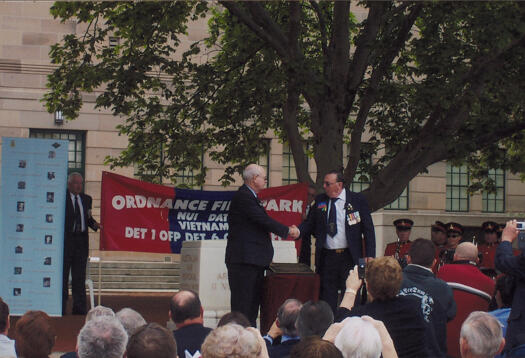 Bob Nash and Les Wilkinson from the OFP Vietnam Association shaking hands after unveiling of the plaque.