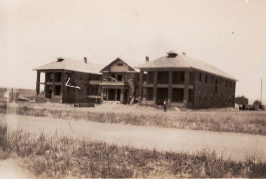 Hotel Wellington, corner National Circuit and Canberra Avenue, during construction 1926-27