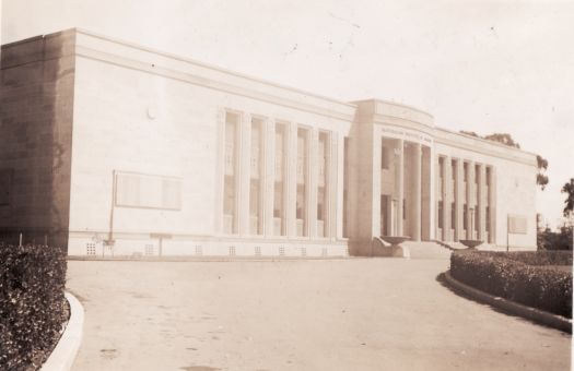 A view of the right front of the Institute of Anatomy with the driveway leading to the front. The building is now ScreenSound Australia, McCoy Circuit, Acton. Later the National Film and Sound Archive.