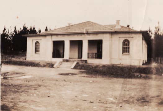 Front view of the administration building at Mt Stromlo