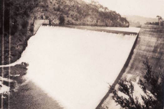 Old Cotter Dam : crest from east