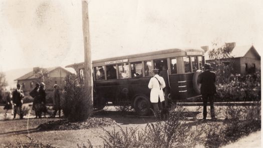 Bus leaving Gorman House in Ainslie Avenue for the Federal Capital Commission (FCC) offices