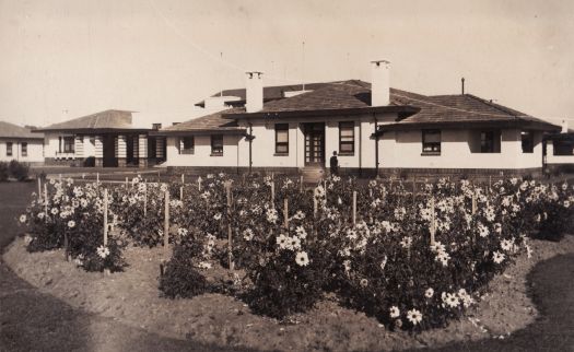 Hotel Canberra from north east corner.