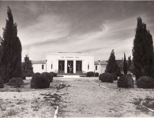 Entrance to Manuka Swimming Pool