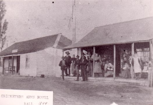 Cricketer's Arms Hotel, Hall with patrons in front