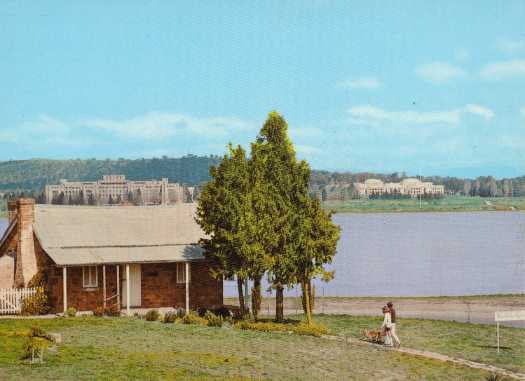 Blundell's farmhouse, Gertrude and Agnes Ginn 