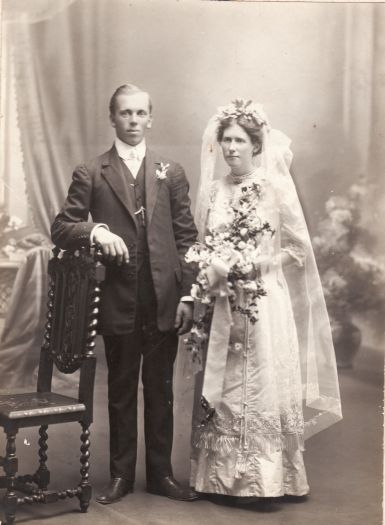 E. Crowne and wife (Photograph)