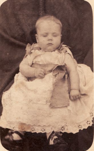 Portrait of an unidentified baby probably from the early 1900s. The child is wearing what could be a baptismal gown.
