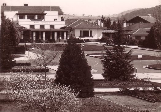 Entrance to Hotel Canberra