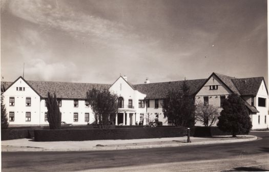 Ainslie Hoteltaken from across Limestone Avenue.