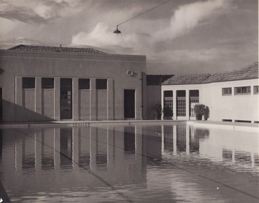 Manuka Swimming Pool