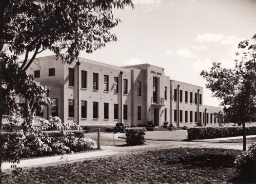 The Ainslie Public School's primary department building, from Donaldson Street, Braddon.