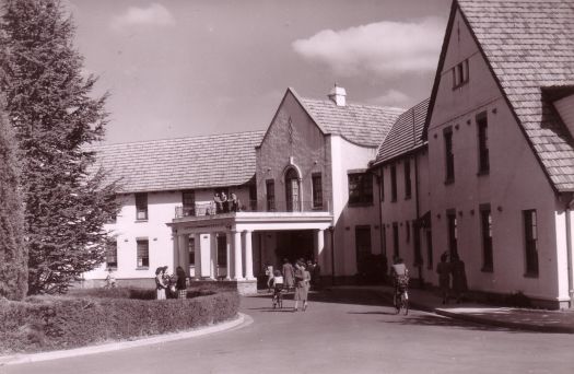 Hotel Ainslie front entrance 