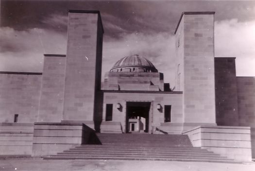The front entrance of the Australian War Memorial