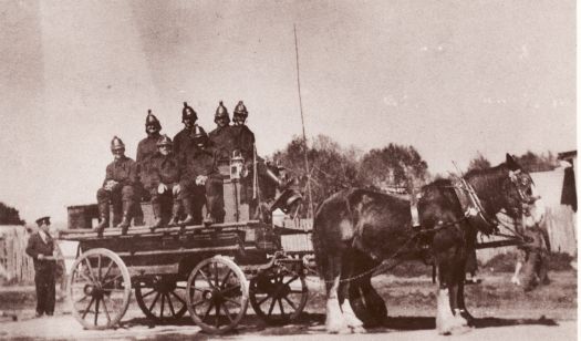 Old type manual fire engine at Queanbeyan centenary celebrations