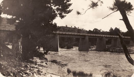 Bridge over the Murrumbidgee River on the way to the Cotter Dam.