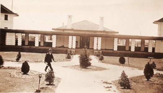 Hotel Canberra courtyard