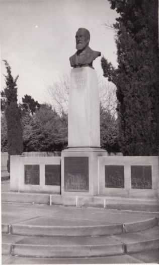 Memorial to William Farrer