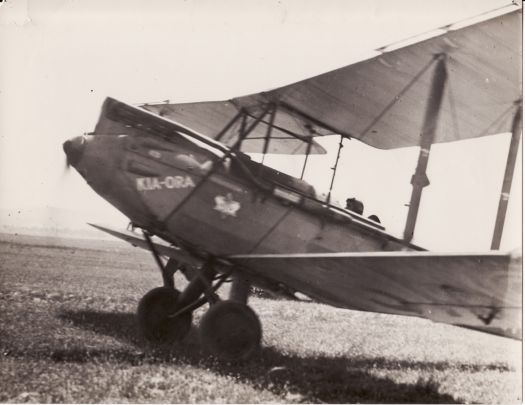 Oscar Garden's bi-plane G-AASA, Kia Ora on the ground