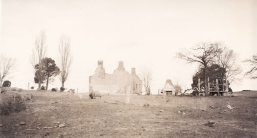 Roofless house, a ruin which appears to be built of pise.