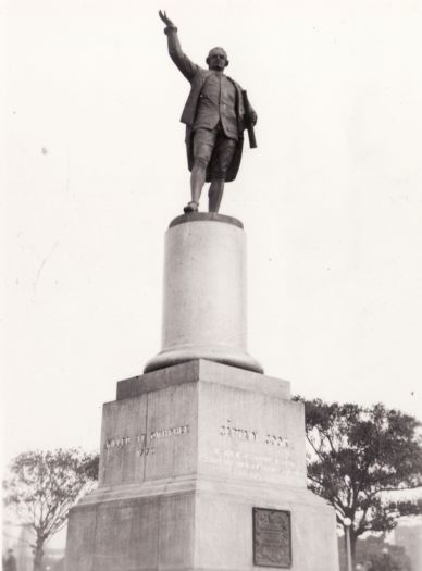 Captain James Cook statue in Hyde Park