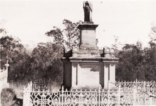 Tomb of George Coe in St Thomas's churchyard