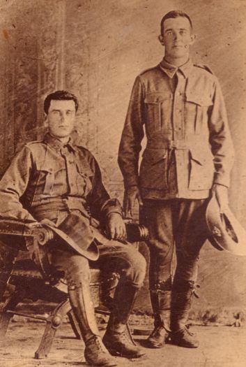 Two soldiers in uniform. The soldier on the right is Edward Crofton Maxwell. Maxwell enlisted in the 7th Light Horse Regiment on 31 July 1915.