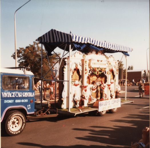 Canberra Day Parade, London Cct (near YWCA) - the Amsterdam Pipe Organ