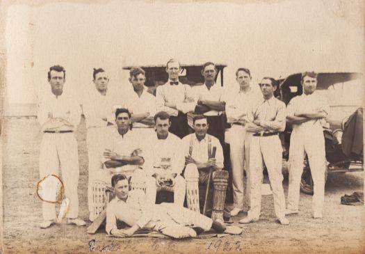 Eastlake Cricket Club 1922. Standing at rear - ? Crisp, K. Carnall, ? Martin, W. O'Grady, ? Jolly, ? Murray, ? Boag, ? Dunn. Sitting - W. Findlay, J. Esmond, ? Wright. At front - G. Gordon.