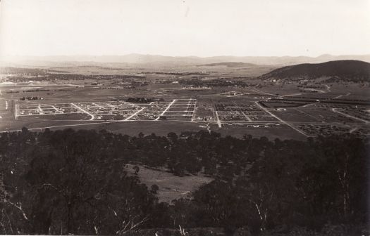 Mt Ainslie to Civic down Ainslie Avenue, showing Reid and Braddon.