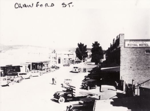 Crawford Street, Queanbeyan showing Richardson's Royal Hotel on right.