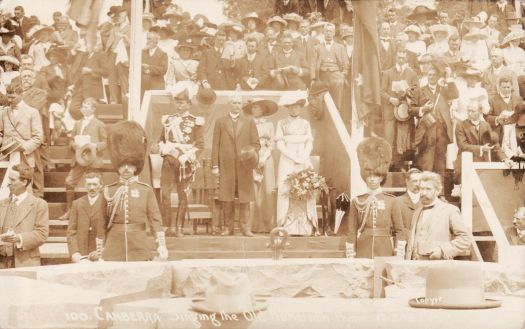Crowds singing the Old One Hundredth psalm, foundation ceremony for Canberra on 12 March 1913.