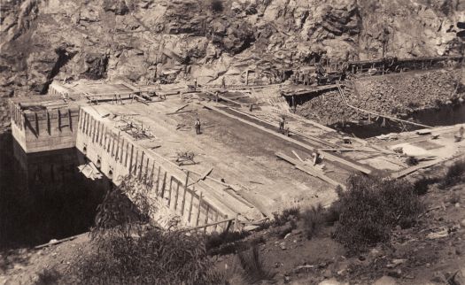 Cotter Dam under construction