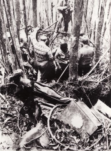 Southern Cloud (aeroplane VH-UMF) wreckage at discovery in the Snowy Mountains