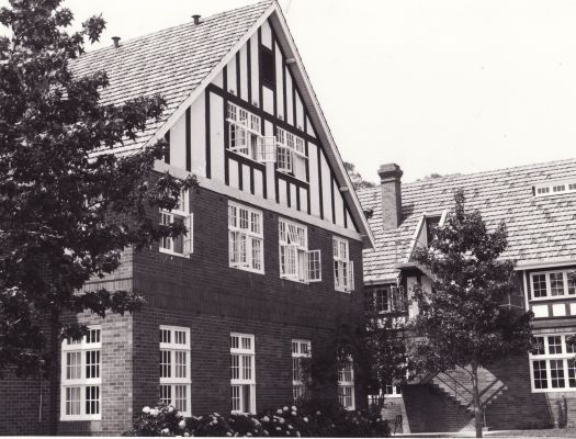 Canberra Girls Grammar School in Melbourne Avenue, Deakin.