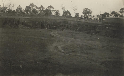 Cotter water supply - excavation of Mt Stromlo reservoir