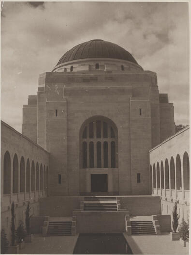 Australian War Memorial - courtyard looking north towards Hall of Remembrance