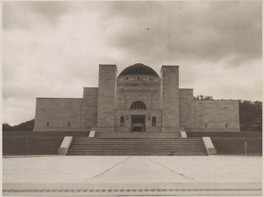 Australian War Memorial - front entrance from forecourt