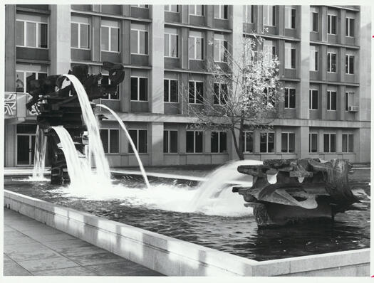 Norma Redpath fountain sculpture in the forecourt of the Treasury Building, King Edward Terrace, Parkes.