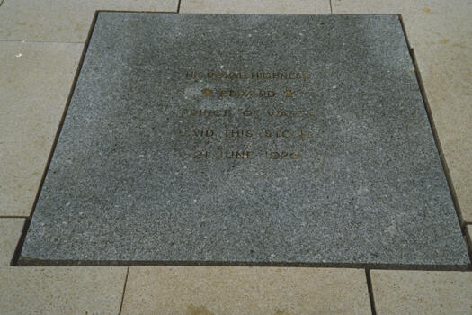 HRH Edward, Prince of Wales - stone details