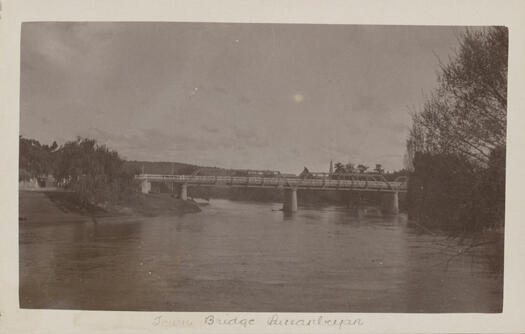 Bridge spanning the Queanbeyan River in Queanbeyan