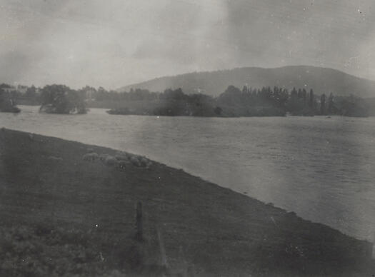 Molonglo River in flood