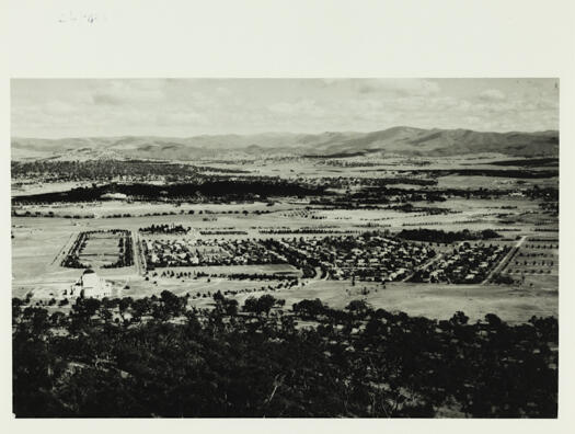 Panoramic view to the south from Mount Ainslie