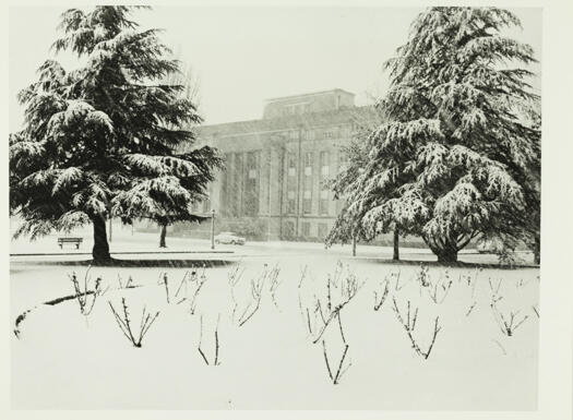 Administrative Building, Parkes covered in snow. Now known as the John Gorton Building.