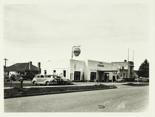 Genge's Garage, 9 Lonsdale Street, Braddon