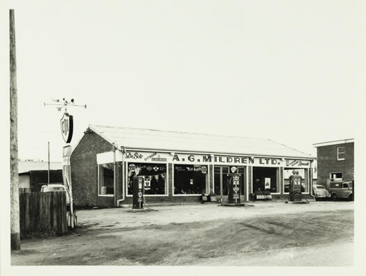 A.G. Mildren Ltd Garage on Mort Street, Braddon. Also an agent for the Commonwealth Oil Refinery (COR).